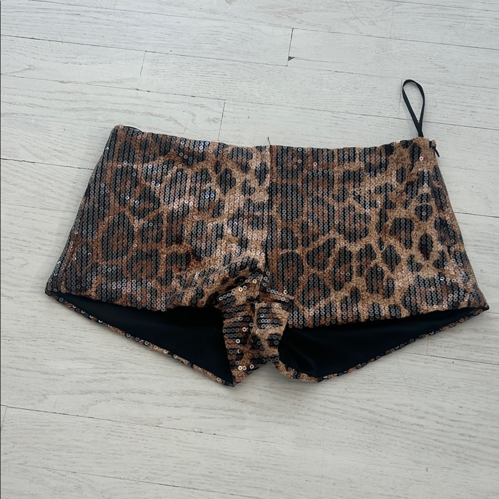 Edikted leopard mini shorts